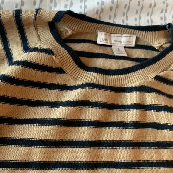 Lightly used Gap cotton sweater - Picture 2 of 5